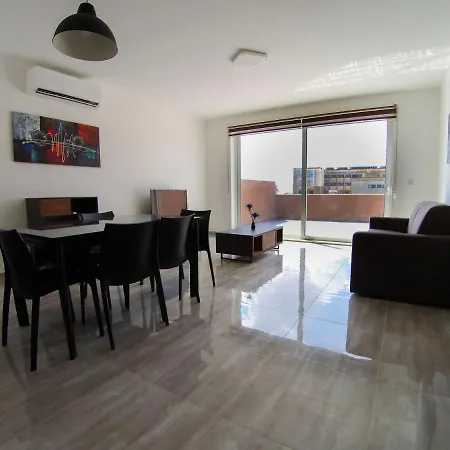 F12 Modern And Bright In Malta