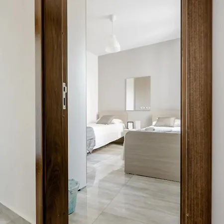 F12 Modern And Bright In Malta Apartment