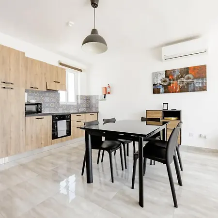 F12 Modern And Bright In Malta *