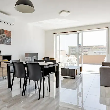 F12 Modern And Bright In Malta Apartment *